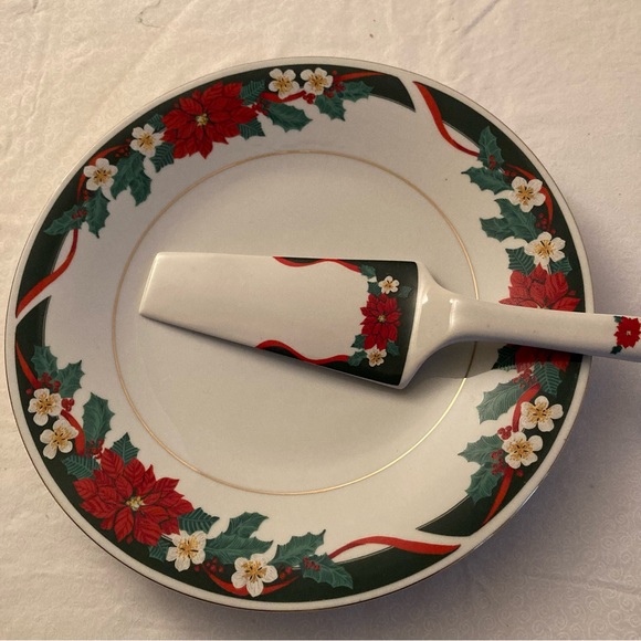 New in Box” Deck The Halls” Pattern 11” Cake Plate & Server Christmas Holiday - Picture 5 of 5